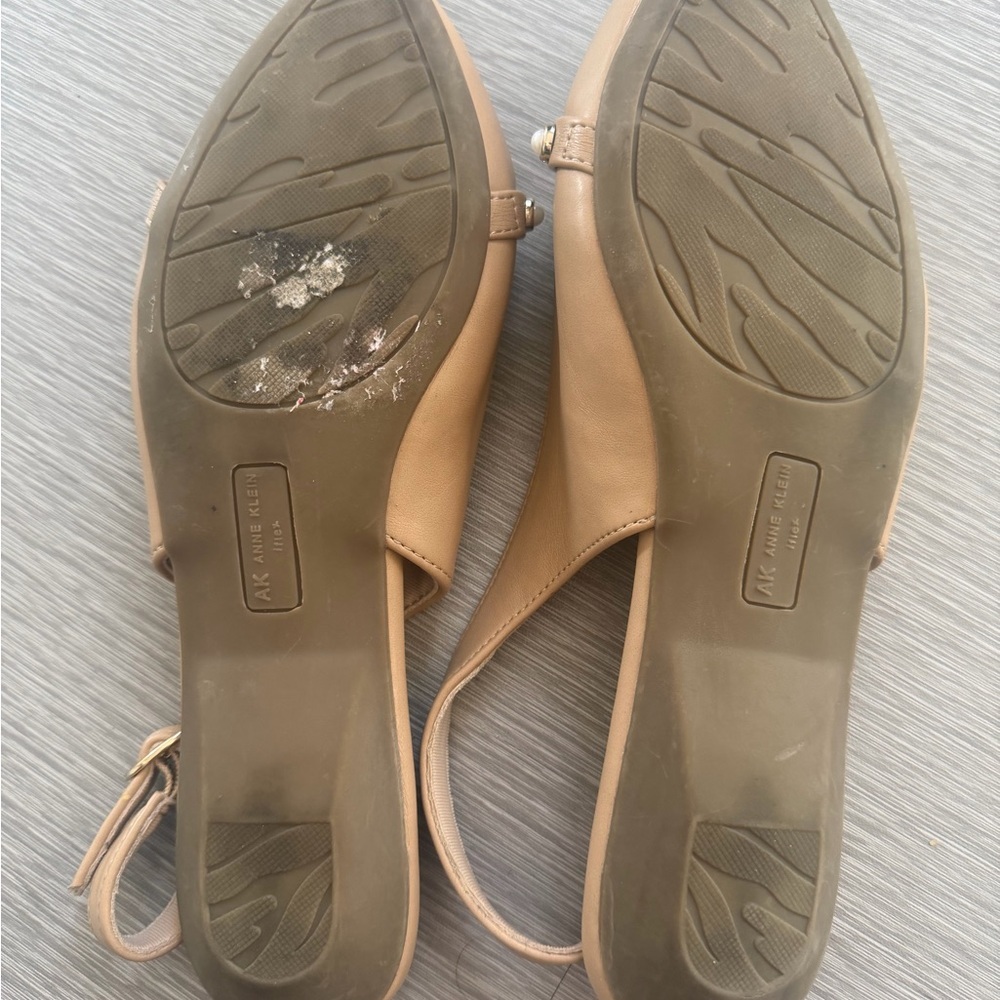 Anne Klein Beige Pearl-Trim Slingback Flats, Size 9 NWOB - Picture 3 of 7